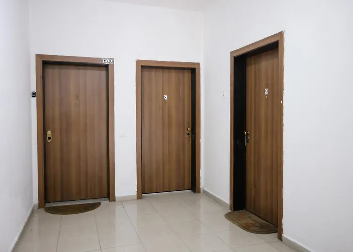 Cozy Flat Near The Air Albania Stadium アパート *